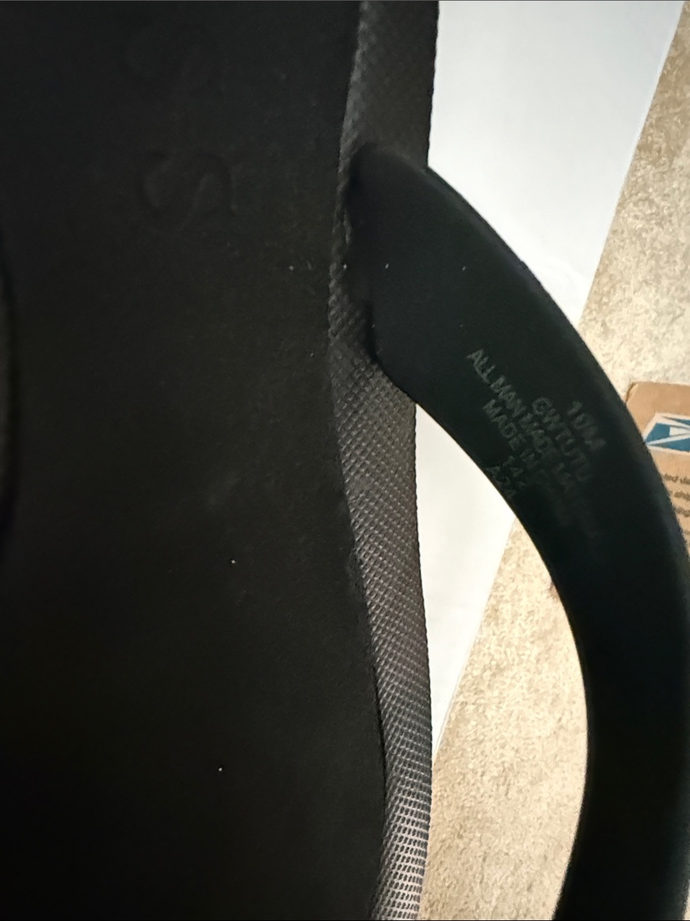 NWT Wm’s 10 Macy’s GUESS Black Bow Flip Flop Sandals with Rhinestone Accent Bow - Picture 4 of 4